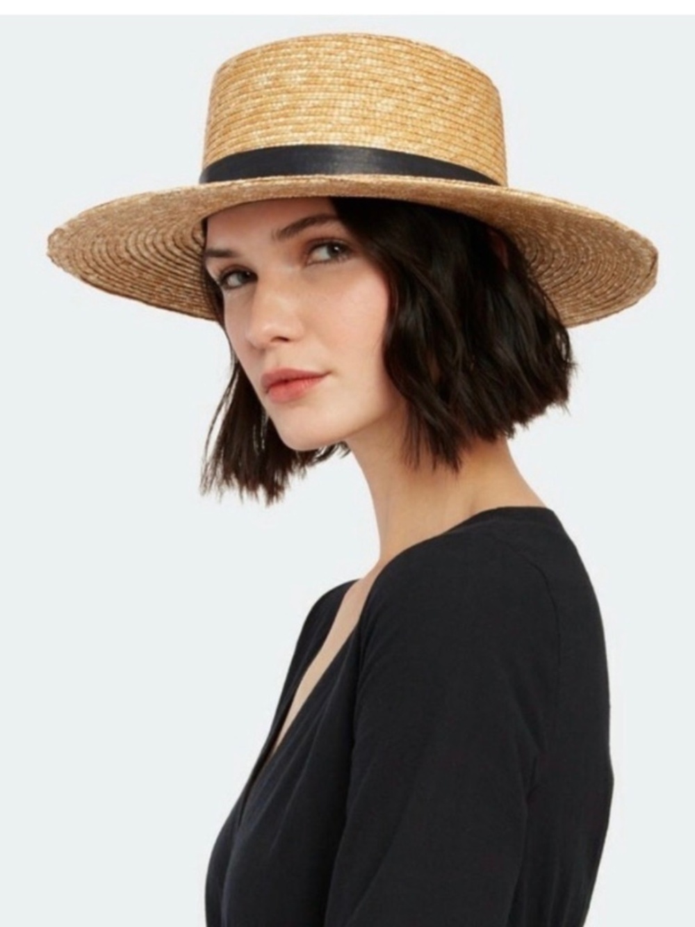 Janessa Leone hat